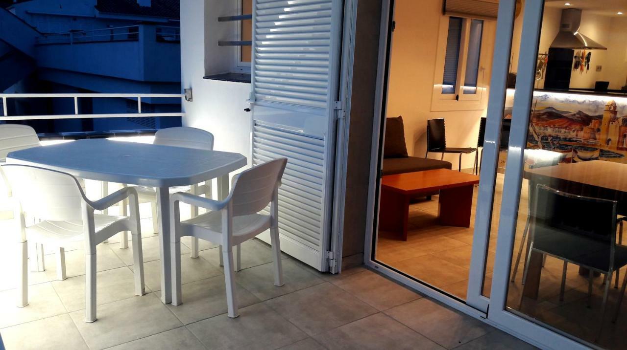 Residencia Platja De Roses Lägenhet Exteriör bild