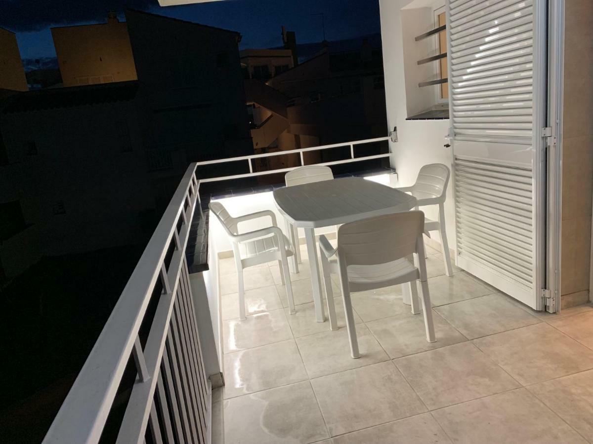 Residencia Platja De Roses Lägenhet Exteriör bild