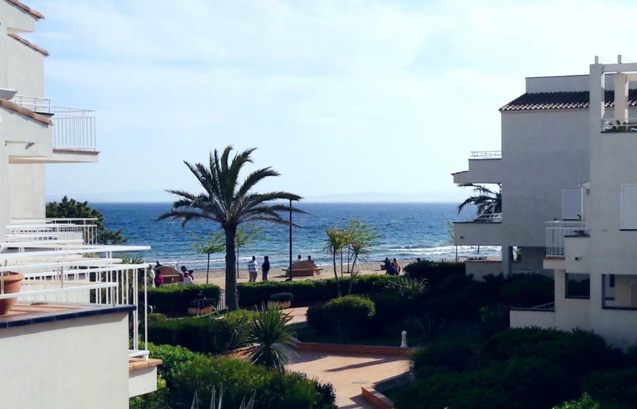 Residencia Platja De Roses Lägenhet Exteriör bild