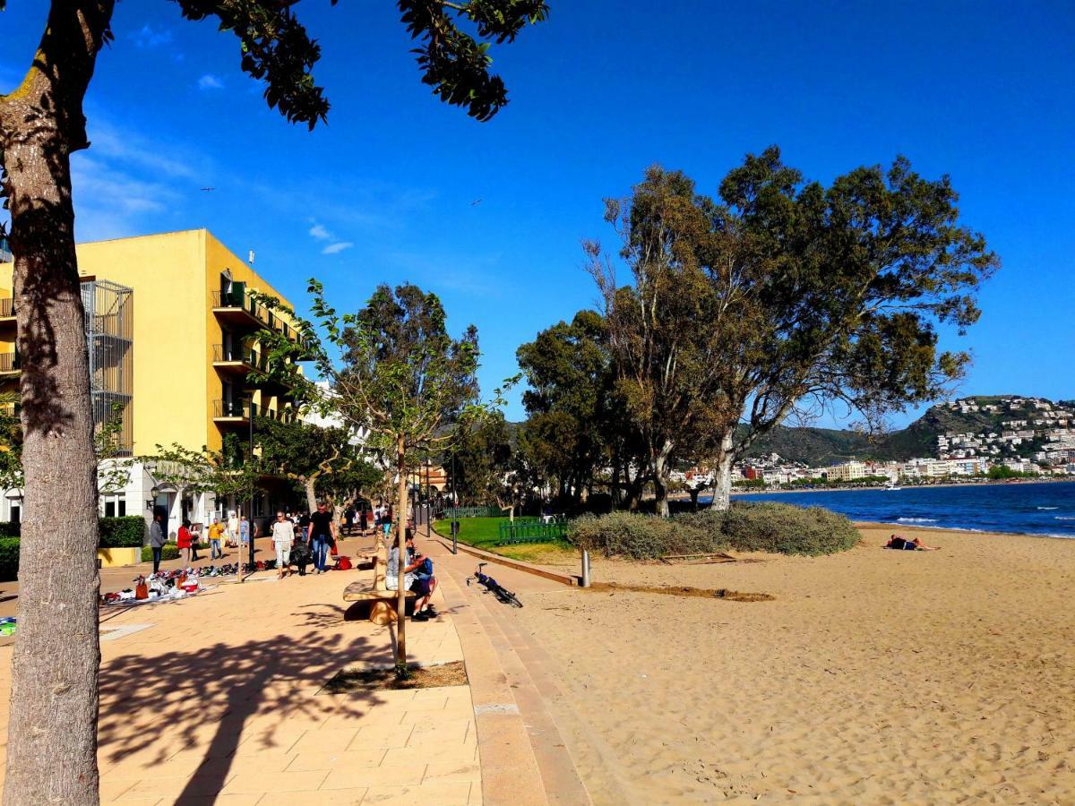 Residencia Platja De Roses Lägenhet Exteriör bild